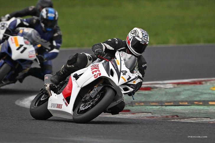 Suzuki GSX-R1000 - Banecykel - Pirelli Superstock 1000 - Most 2011 billede 3