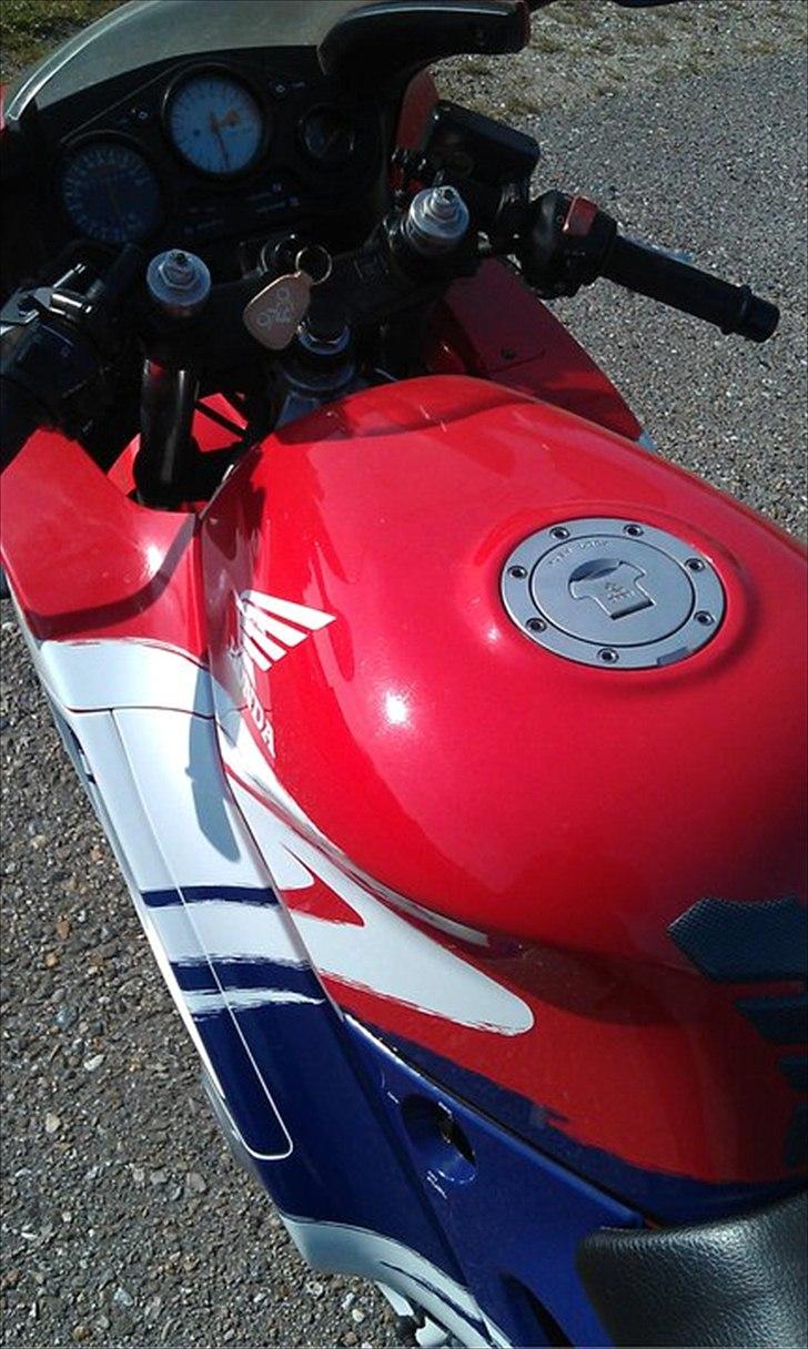 Honda CBR600 F3 <SOLGT> billede 3