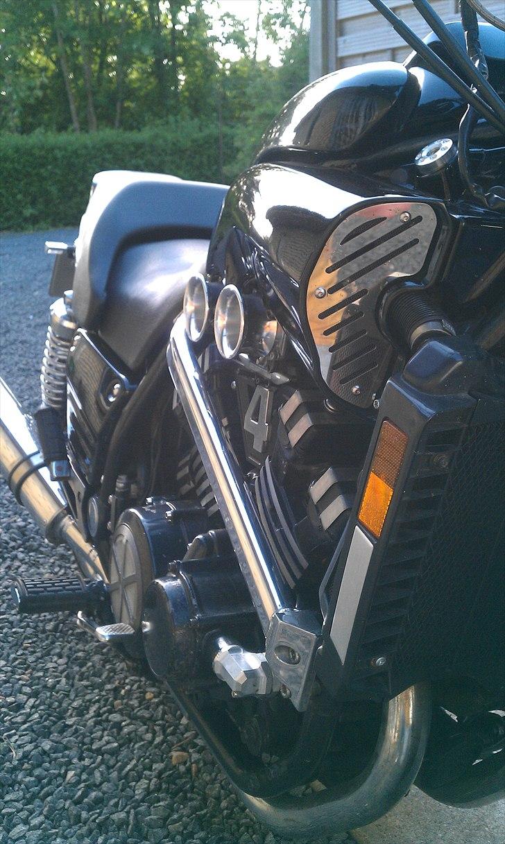 Yamaha Vmax - V4 pynte "skjold" og stelstiver. billede 4