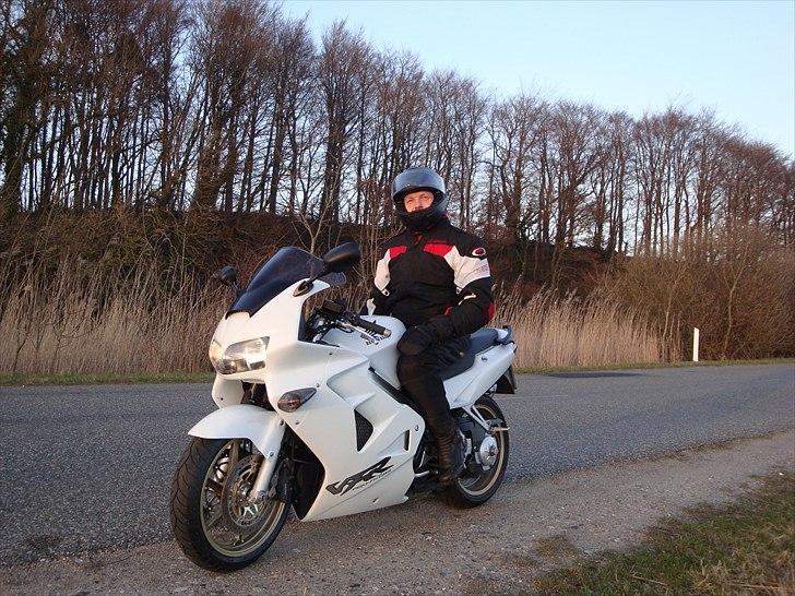Honda VFR 800 - Har lige hentet den hjem til Fyn. billede 1