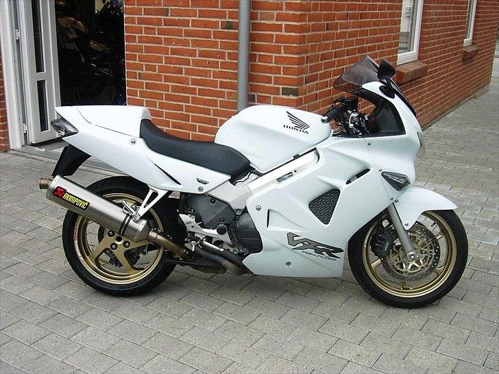 Honda VFR 800 - Oppe og se på den i Jylland. billede 2