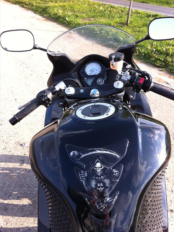 Suzuki Sv 650 SA - cockpittet på dyret billede 2