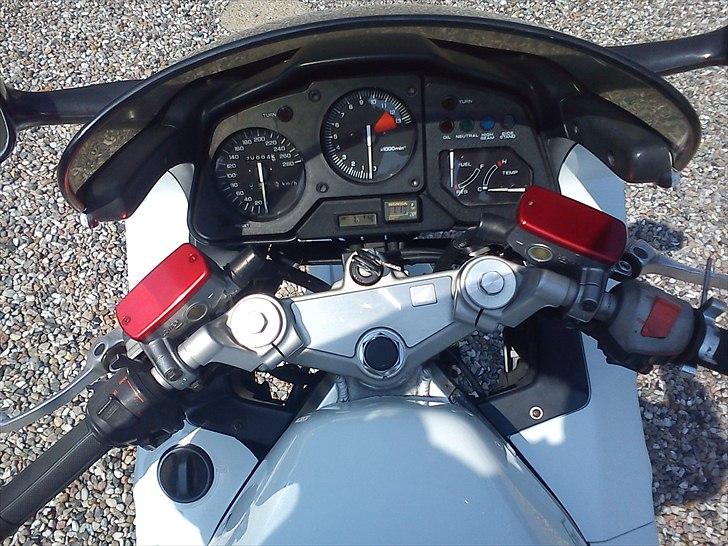 Honda VFR 750 F billede 9
