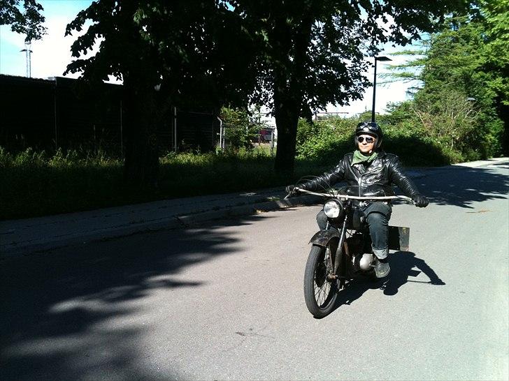 DKW RT125/2 - "Lil' fart" - Mig selv på "Lil' fart"
(Foto af 714) billede 1