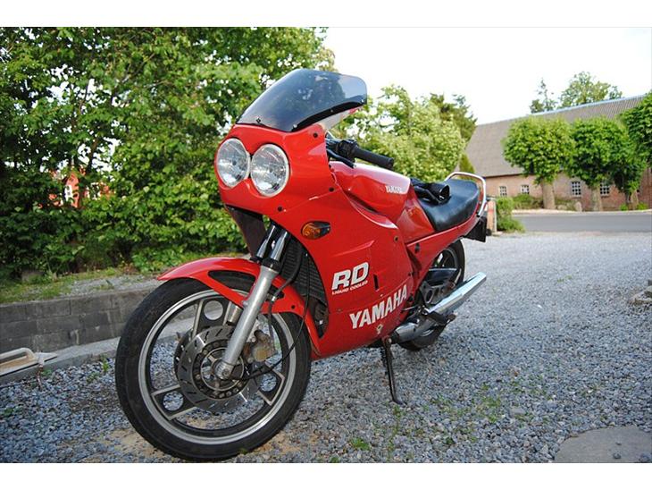 Yamaha RD 350 YPVS - Da jeg købte den, mange ridser\skader efter at have været nede og ligge billede 1
