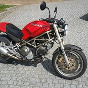 Ducati Monster M900