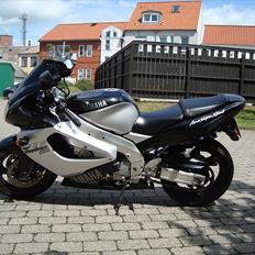 Yamaha yzf 1000 r thunderace