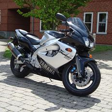 Yamaha yzf 1000 r thunderace