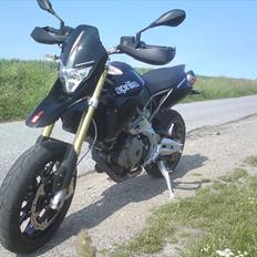Aprilia dorsoduro 750