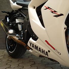 Yamaha  FZ1-S WHITE PEARL