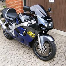 Suzuki GSX R