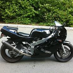 Suzuki GSX R 400R (solgt)
