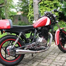 Suzuki GN 400 cafe racer