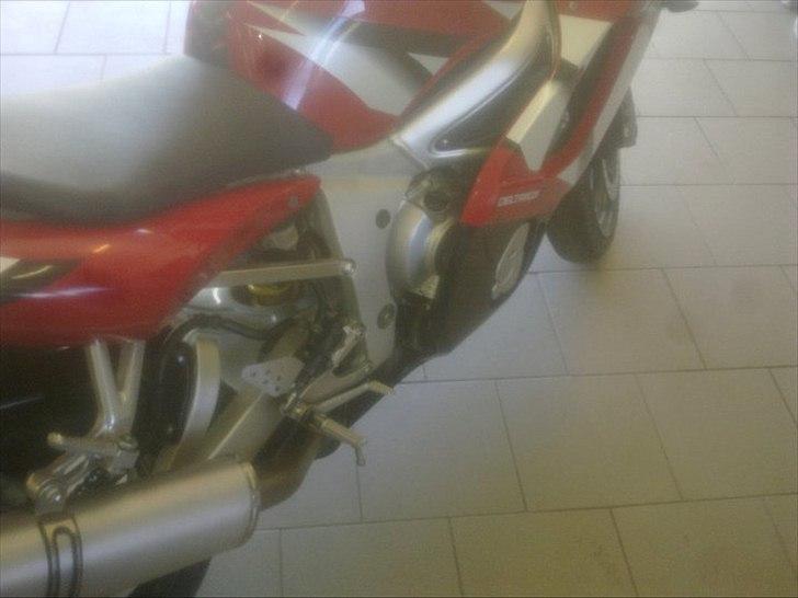 Yamaha R6 billede 10