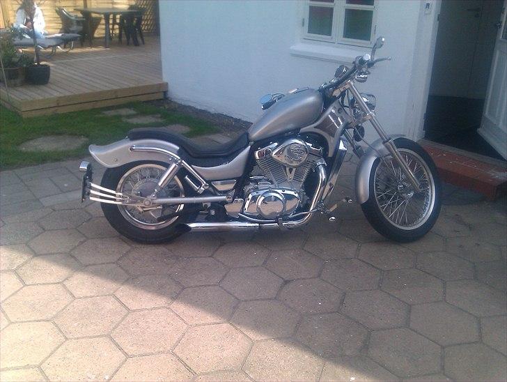 Suzuki INTRUDER - Ny forlygte, nummerpladeholder og bagsvinge malet! billede 10