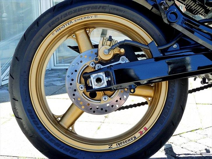 Kawasaki Z1000 - Pulverlakeret guldfælge med lidt decals billede 14