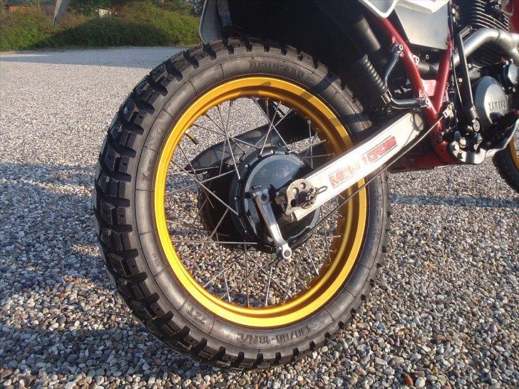 Yamaha XT 600 Z Ténéré 55W - Nyeloxerede fælgkanter, rustfri eger og pulverlakerede nav med nye hjullejer, svingningsdæmper og hele molevitten. billede 6