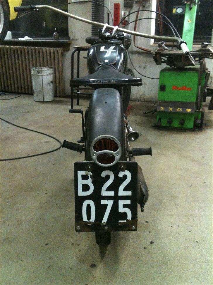 DKW RT125/2 - "Lil' fart" - Havde lige en ekstra A-Fords baglygte i overskud. billede 4