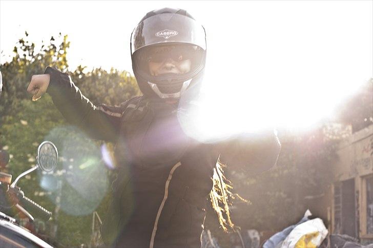 Honda CX 500 C - Muskel kvinden på biken! i en elendig vinkel og lys. ;) billede 6