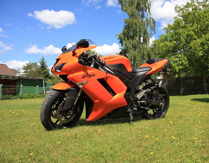 Kawasaki zx-6r Ninja - Solgt - Så kom MC`en på græs billede 1