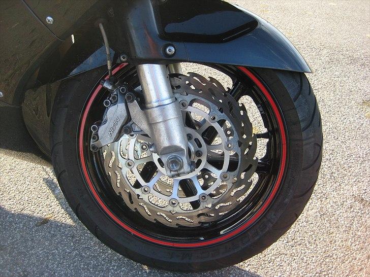 Honda CBR 900 rr - Med nymonteret bremseslanger fra TRW billede 3