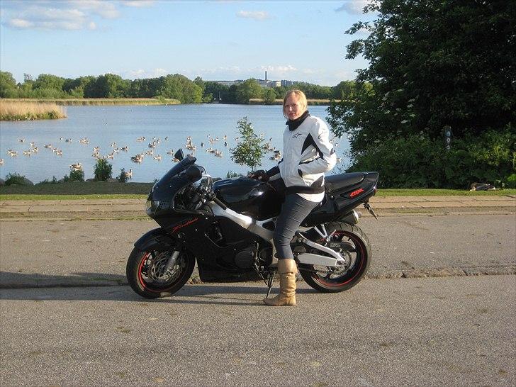 Honda CBR 900 rr - De 2 tøser ;) billede 5