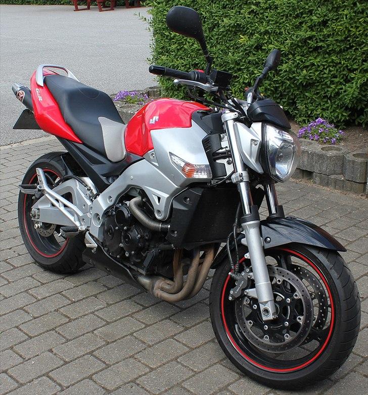 Suzuki GSR 600 billede 1