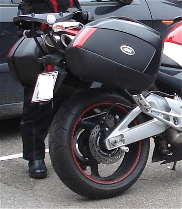 Suzuki GSR 600 billede 2