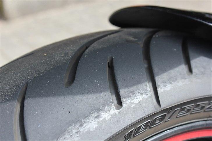 Suzuki GSR 600 billede 4