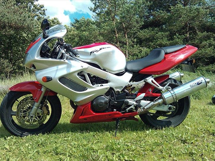 Honda VTR 1000 Firestorm billede 2