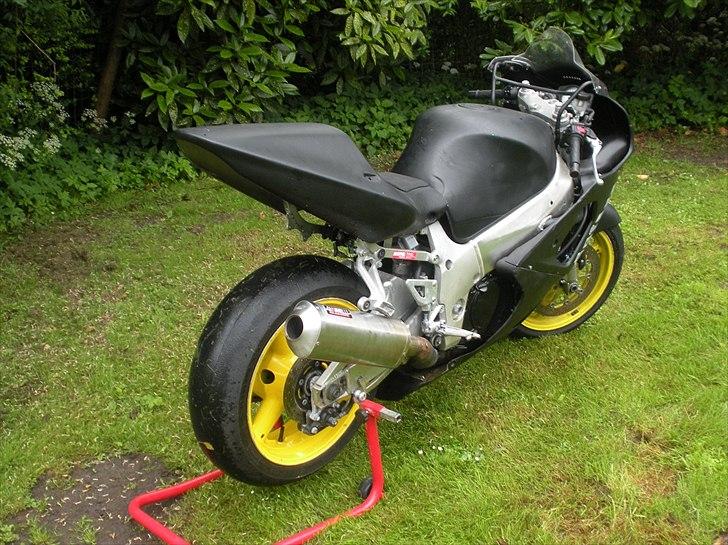 Suzuki gsxr 750 srad billede 12