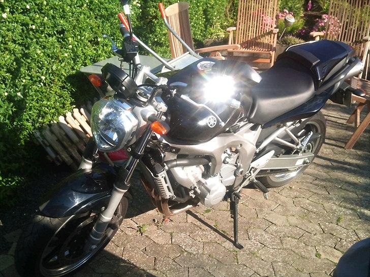 Yamaha FZ-6 N - Med egoist sæde på og nye spejle. billede 3