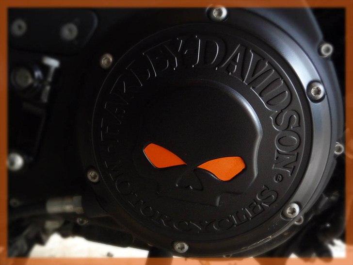 Harley Davidson 883 Iron - Var lidt i tvivl om farven. Skulle de være røde eller orange.... billede 11