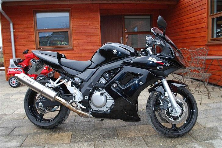 Suzuki sv650sak7 - Kort efter jeg havde købt den i foråret 2010.  billede 1