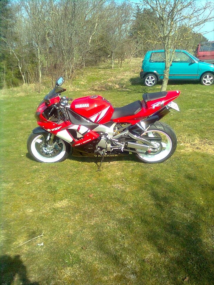 Yamaha yzf r1 billede 1