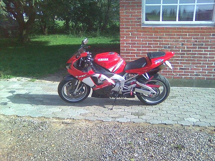 Yamaha yzf r1 billede 4