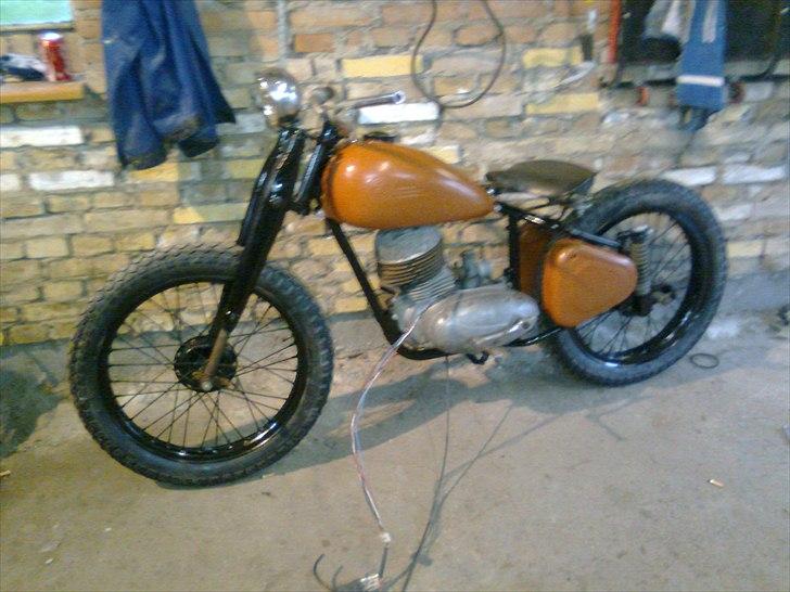 Jawa Low budget Bobber billede 1