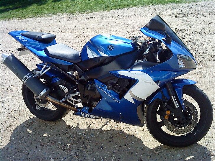 Yamaha R1 billede 1