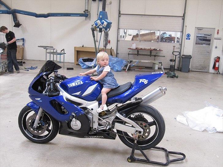 Yamaha r6 (bane) - Må jeg kører den far? billede 5