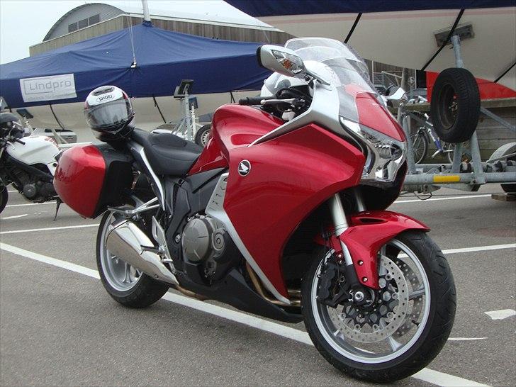 Honda VFR 1200 FA solgt - Et bette snapshot fra Roskilde Havn billede 1