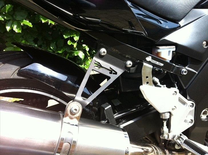 Suzuki sv650sak7 - Ny holder til udstødningen billede 13