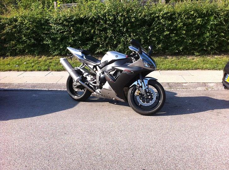 Yamaha YZF-R1 billede 1