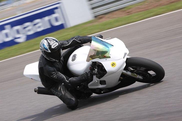 Yamaha R6 - Baneracer - padborg 30 maj 2011 billede 1