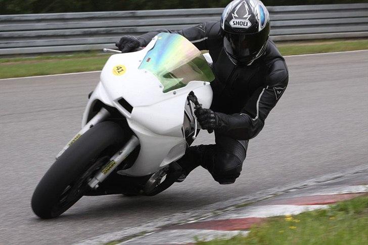 Yamaha R6 - Baneracer - Padborg 30 maj 2011 billede 3