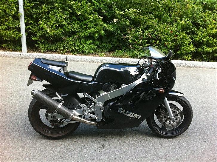 Suzuki GSX R 400R (solgt) billede 2