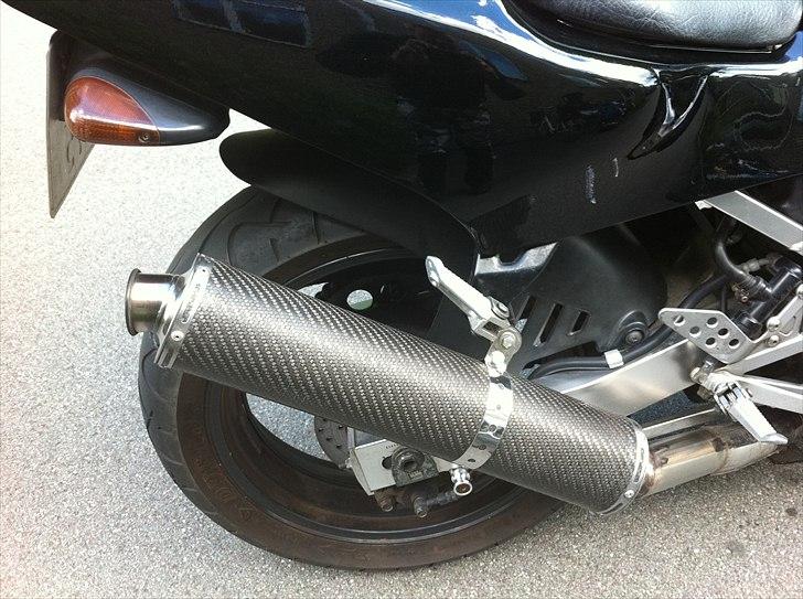 Suzuki GSX R 400R (solgt) billede 3