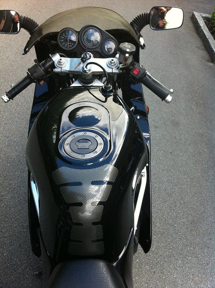 Suzuki GSX R 400R (solgt) billede 5