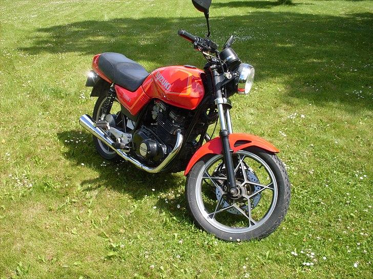 Suzuki GSX 400E solgt billede 2