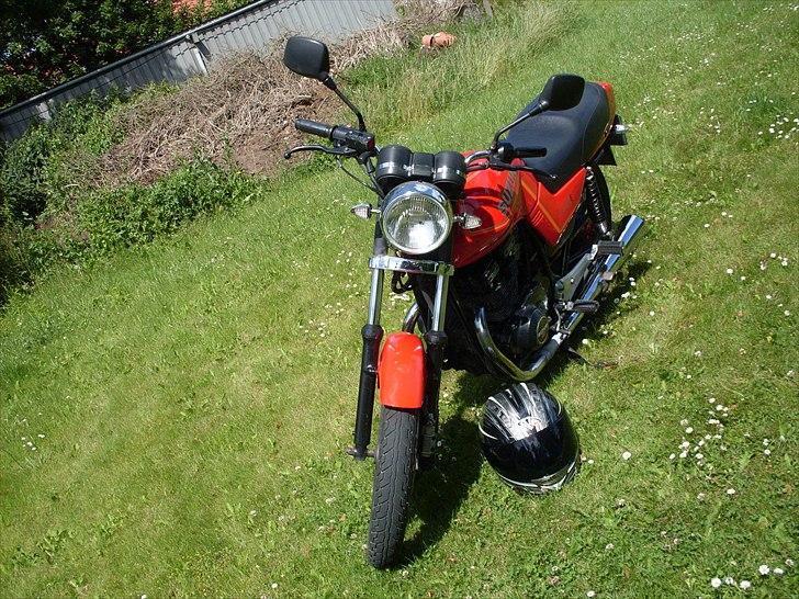 Suzuki GSX 400E solgt billede 3