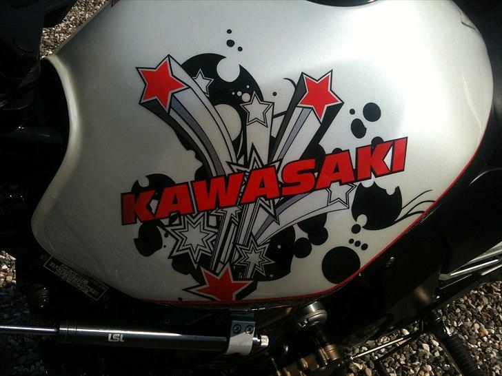Kawasaki Z 750 - solgt - Har selv designet alle stafferingerne på den, syntes nu det er blevet meget godt! billede 2